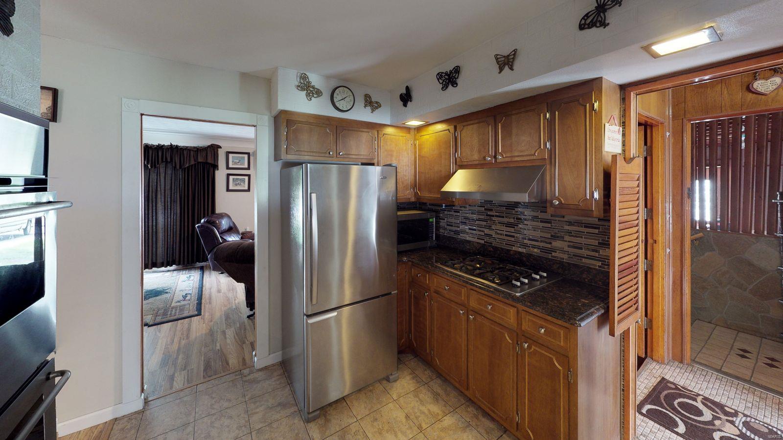 20032 Staunton Road Staunton, IL 62088 - Photo 8 of 36