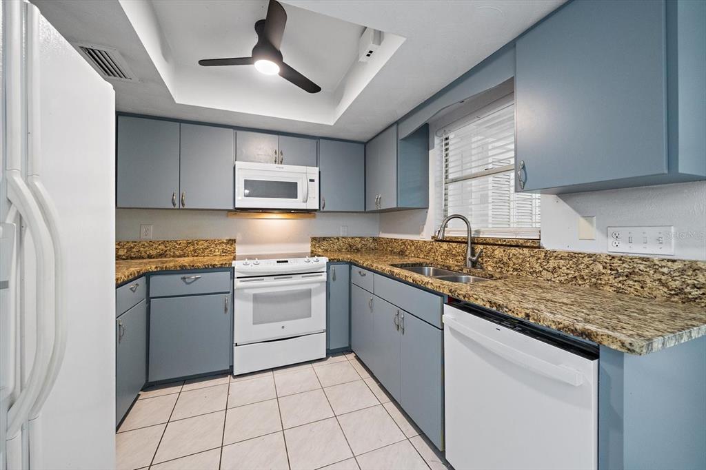 4812 Mink Road Sarasota, FL 34235 - Photo 6 of 27 Gallery Image 6