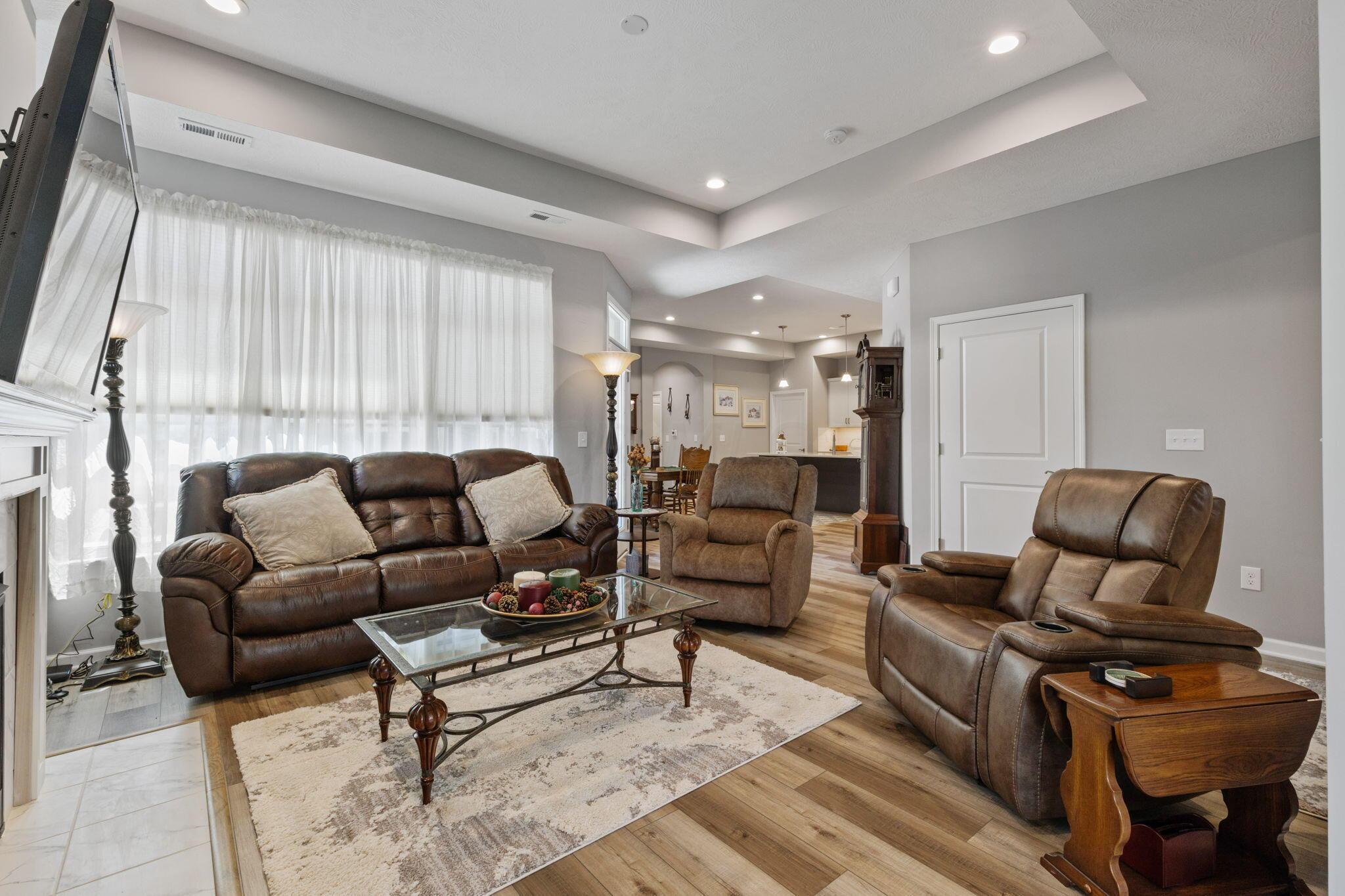 1621 Waterside Drive Circleville, OH 43113 - Photo 9 of 37 Living Room