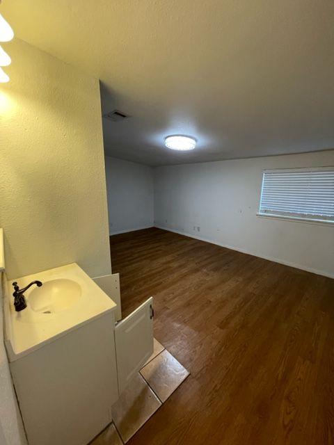 207 West 39th Street, Unit B Austin, TX 78751 - Photo 17 of 20 an empty room with wooden floor
