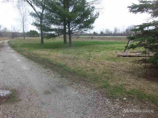 4911 Cuttle Road St. Clair, MI 48079 - Photo 10 of 13 31145933-9.JPG