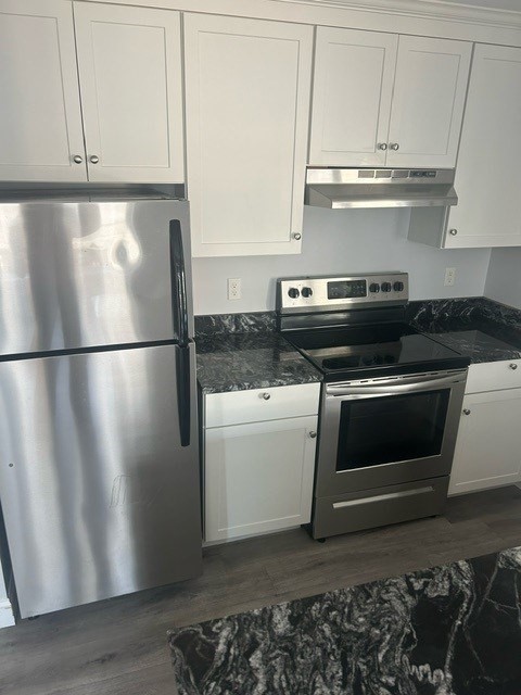 75 Wharf Street, Unit 202 Salem, MA 01970 - Photo 3 of 13 a kitchen with granite countertop a refrigerator stove and cabinets