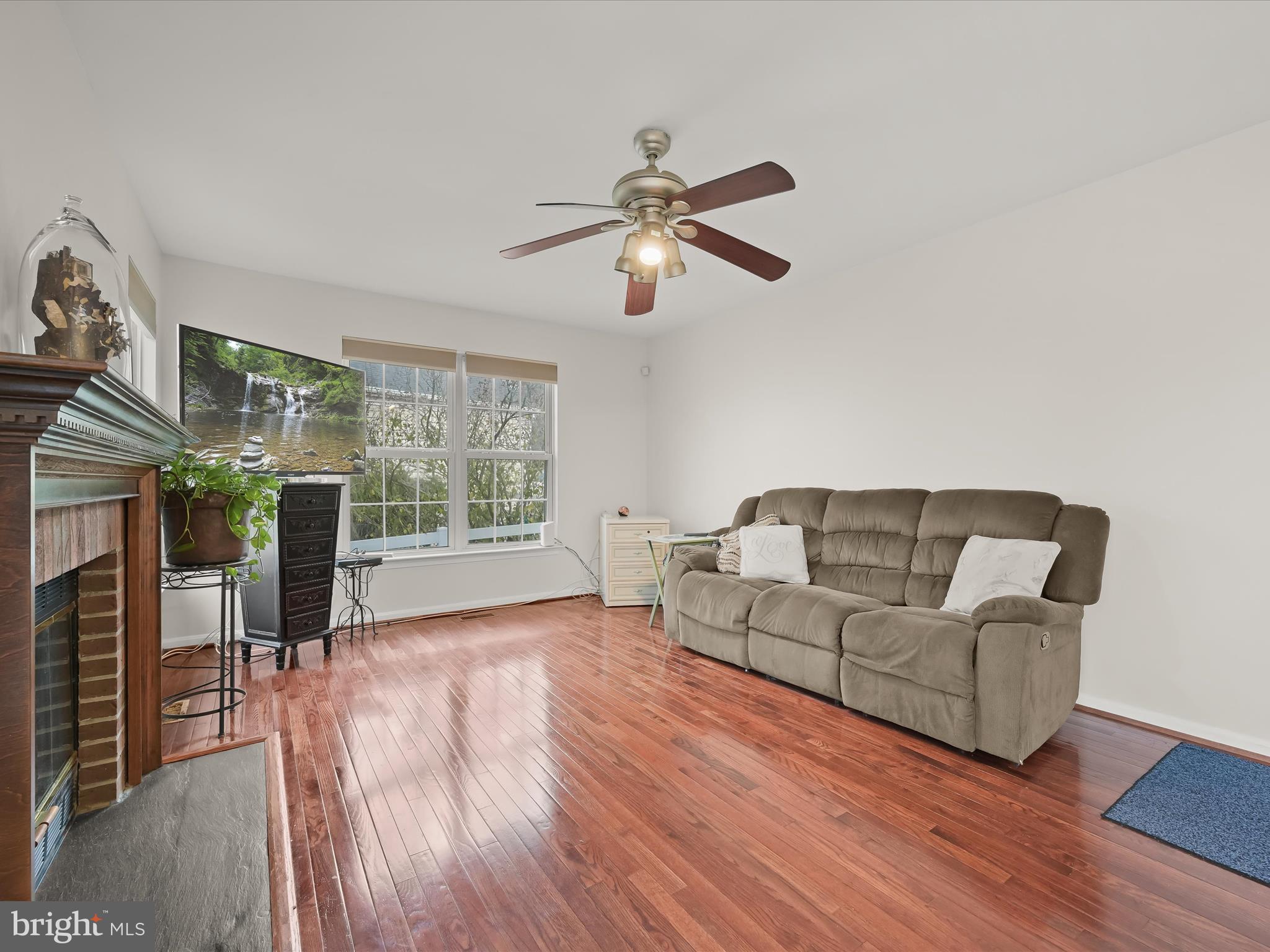 9440 Ridgeview Drive Columbia, MD 21046 - Photo 19 of 57 Family room