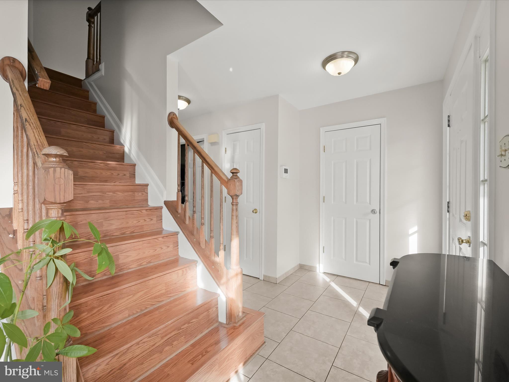 9440 Ridgeview Drive Columbia, MD 21046 - Photo 22 of 57 Staircase