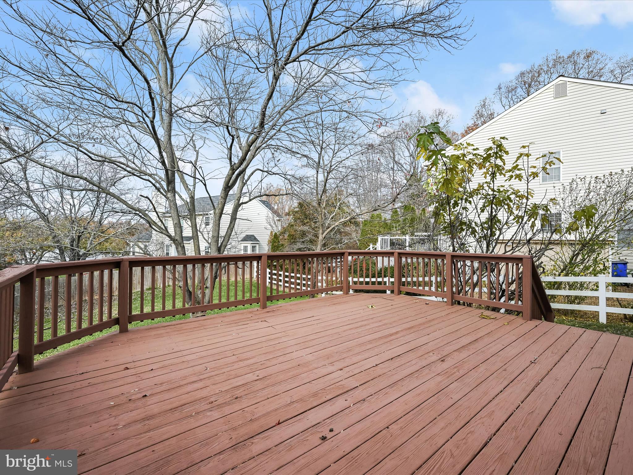 9440 Ridgeview Drive Columbia, MD 21046 - Photo 42 of 57 Expansive deck