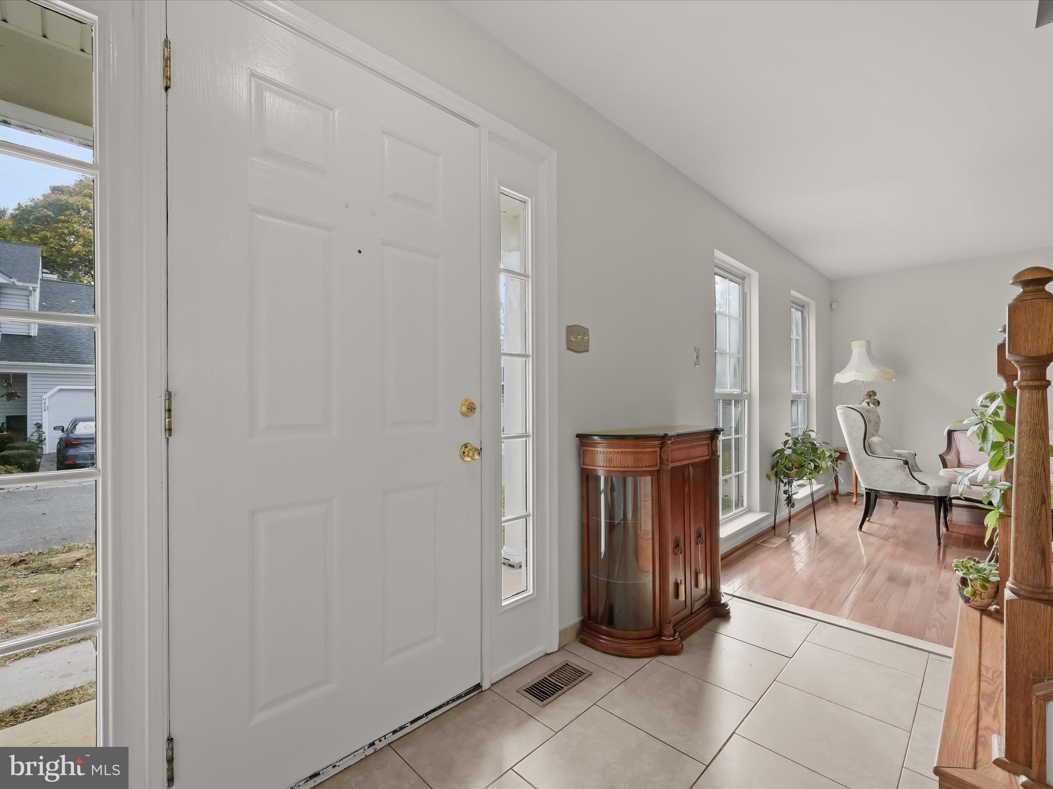 9440 Ridgeview Drive Columbia, MD 21046 - Photo 8 of 57 Foyer