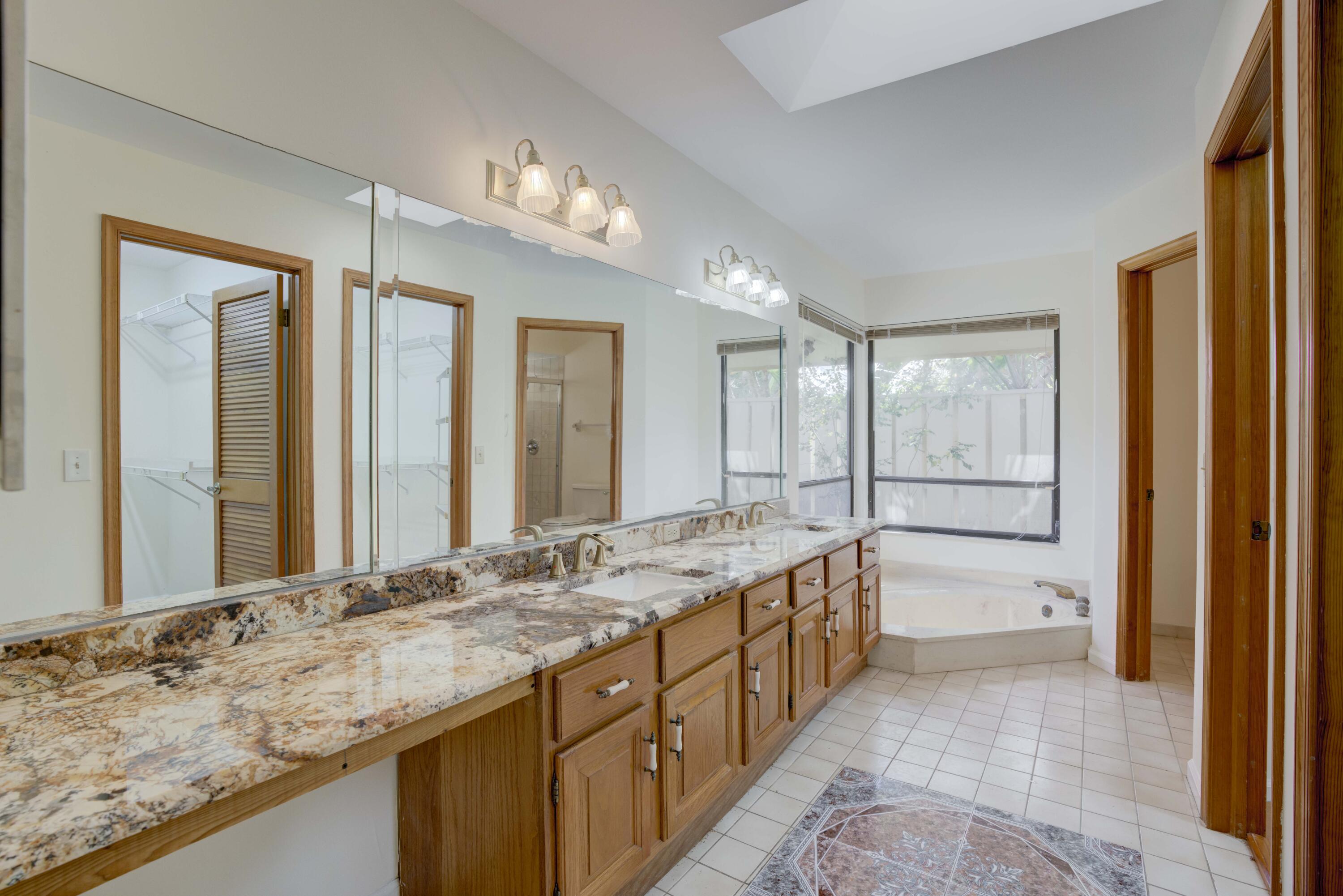 15 Dunbar Road Palm Beach Gardens, FL 33418 - Photo 16 of 45 Master Bathroom