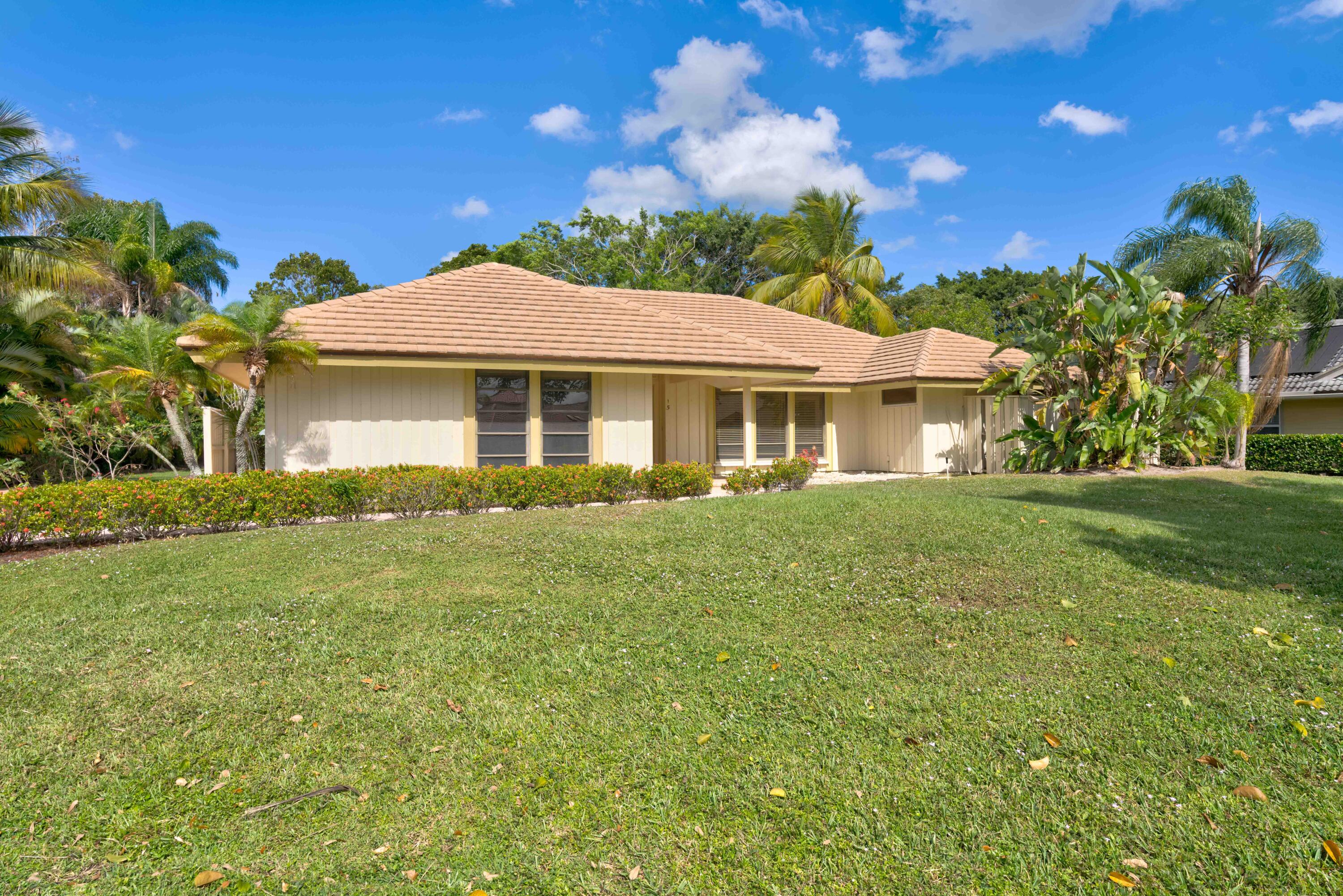 15 Dunbar Road Palm Beach Gardens, FL 33418 - Photo 2 of 45 Exterior