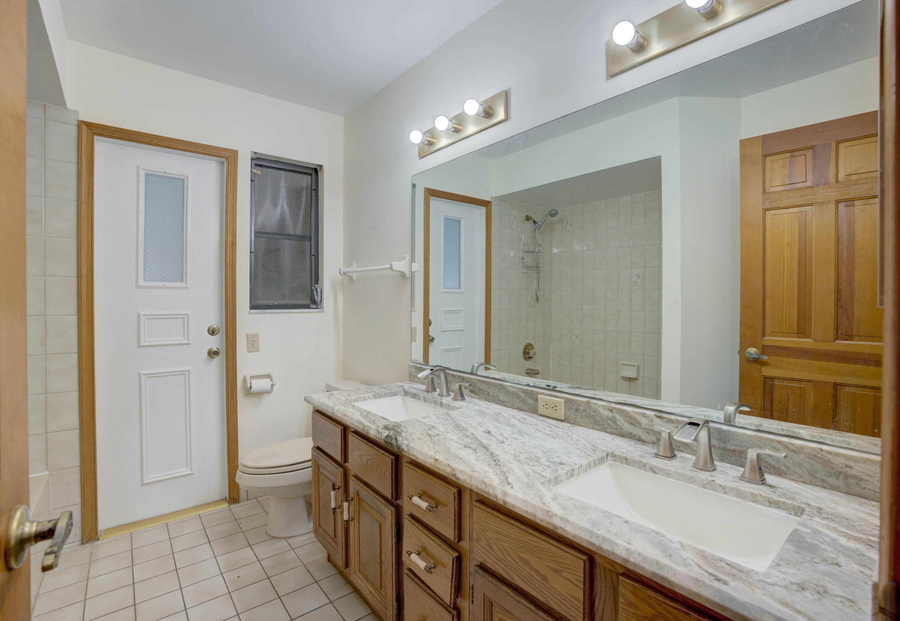 15 Dunbar Road Palm Beach Gardens, FL 33418 - Photo 23 of 45 2nd/Cabana Bath