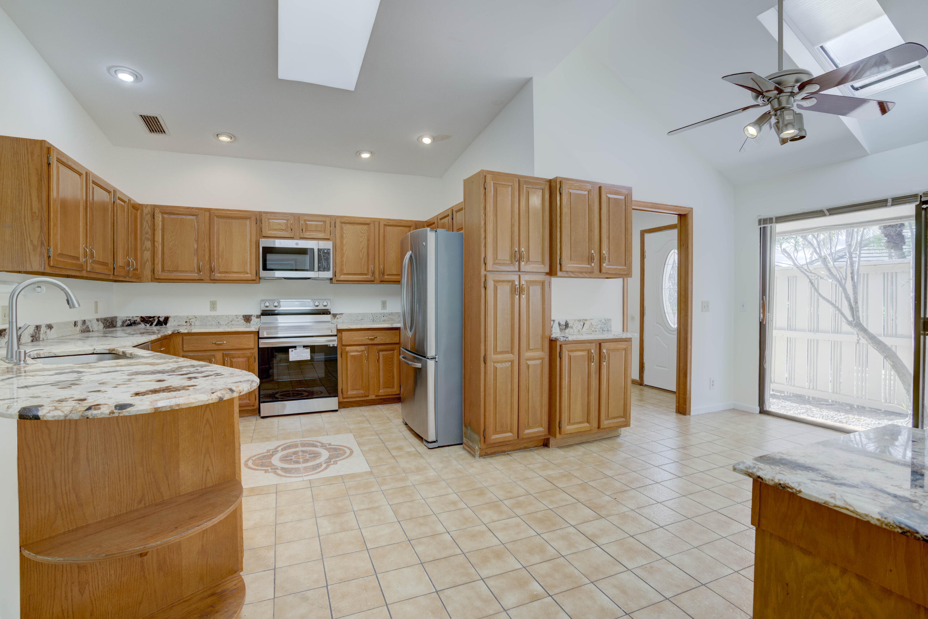 15 Dunbar Road Palm Beach Gardens, FL 33418 - Photo 25 of 45 Kitchen