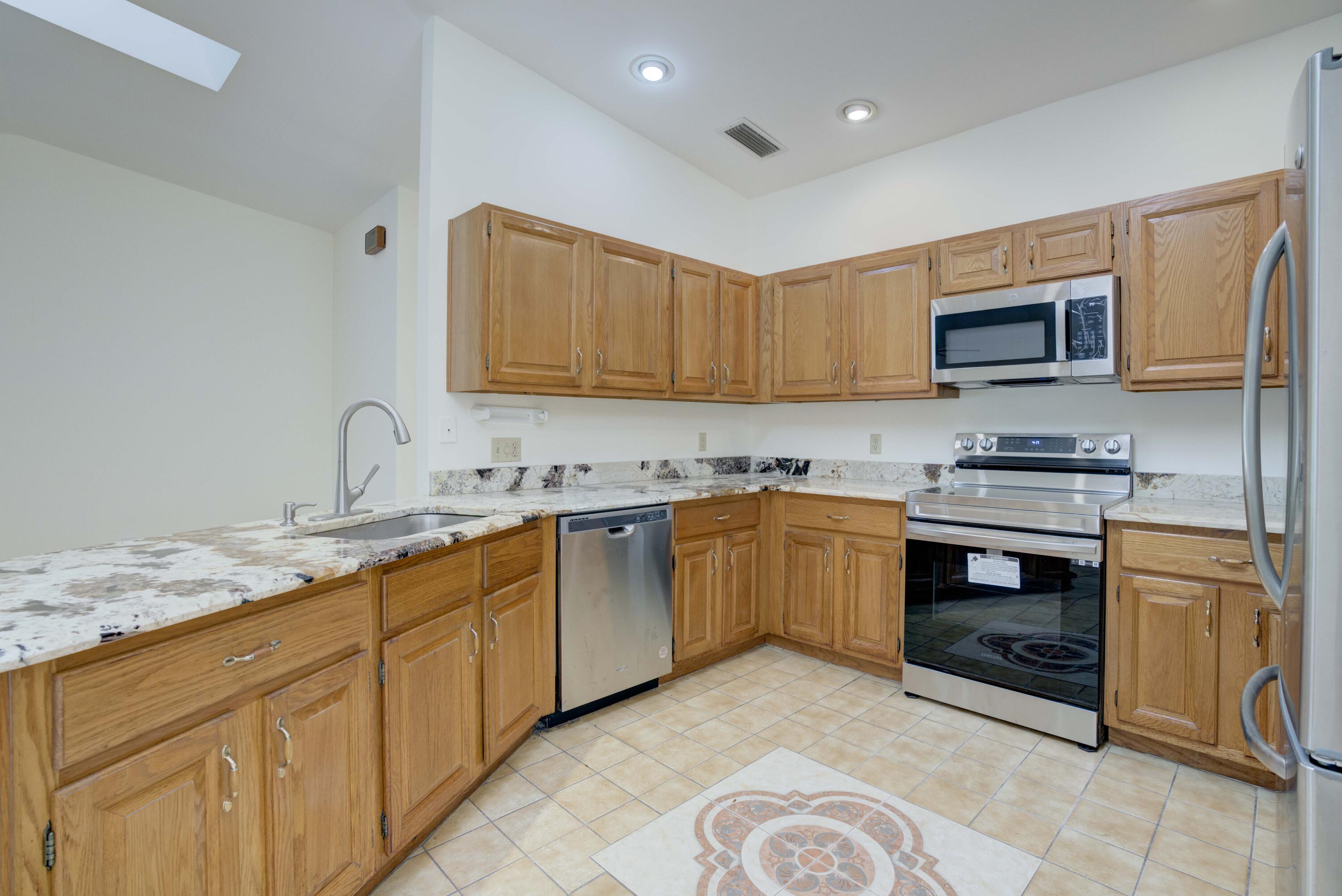 15 Dunbar Road Palm Beach Gardens, FL 33418 - Photo 26 of 45 Kitchen