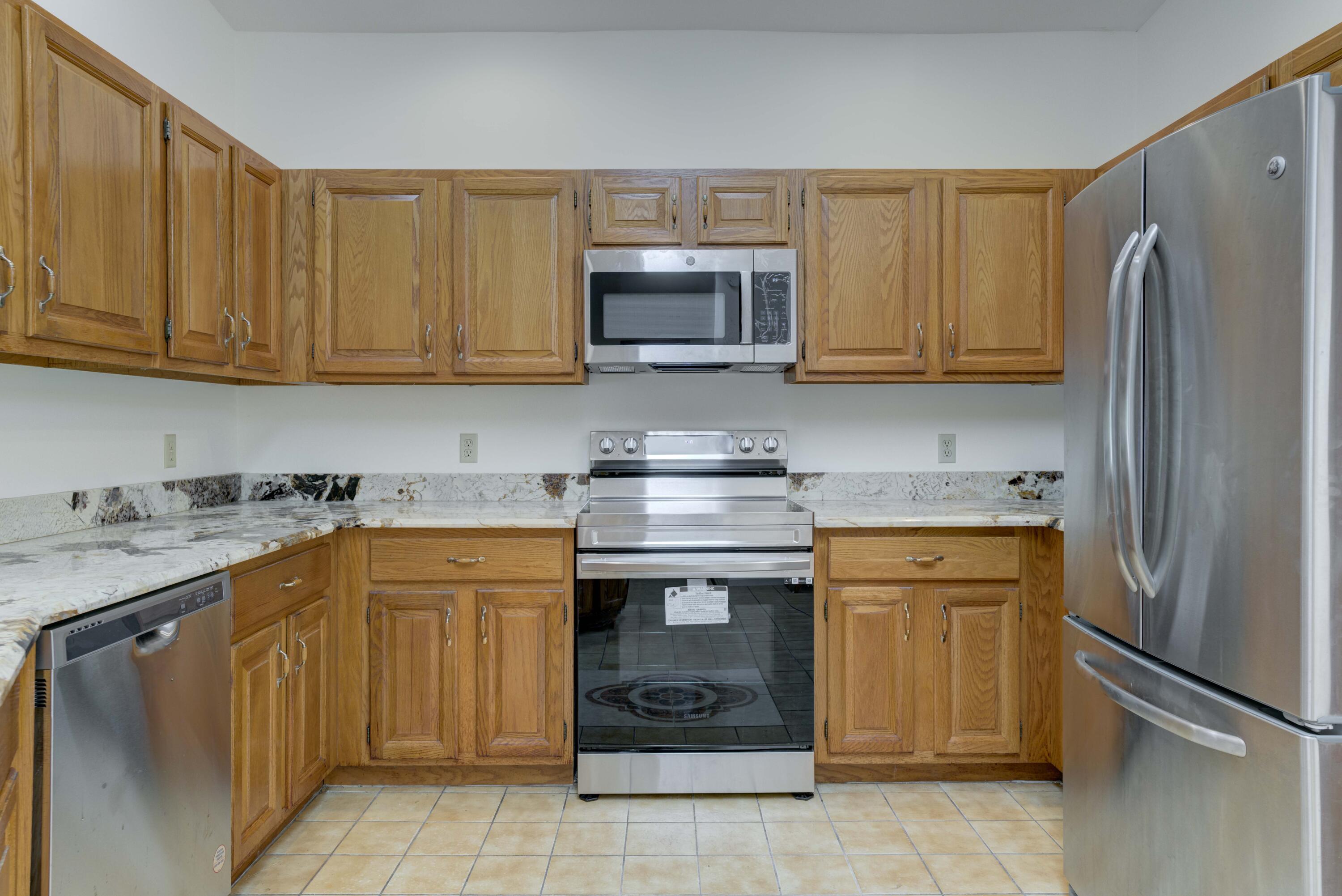 15 Dunbar Road Palm Beach Gardens, FL 33418 - Photo 27 of 45 Kitchen