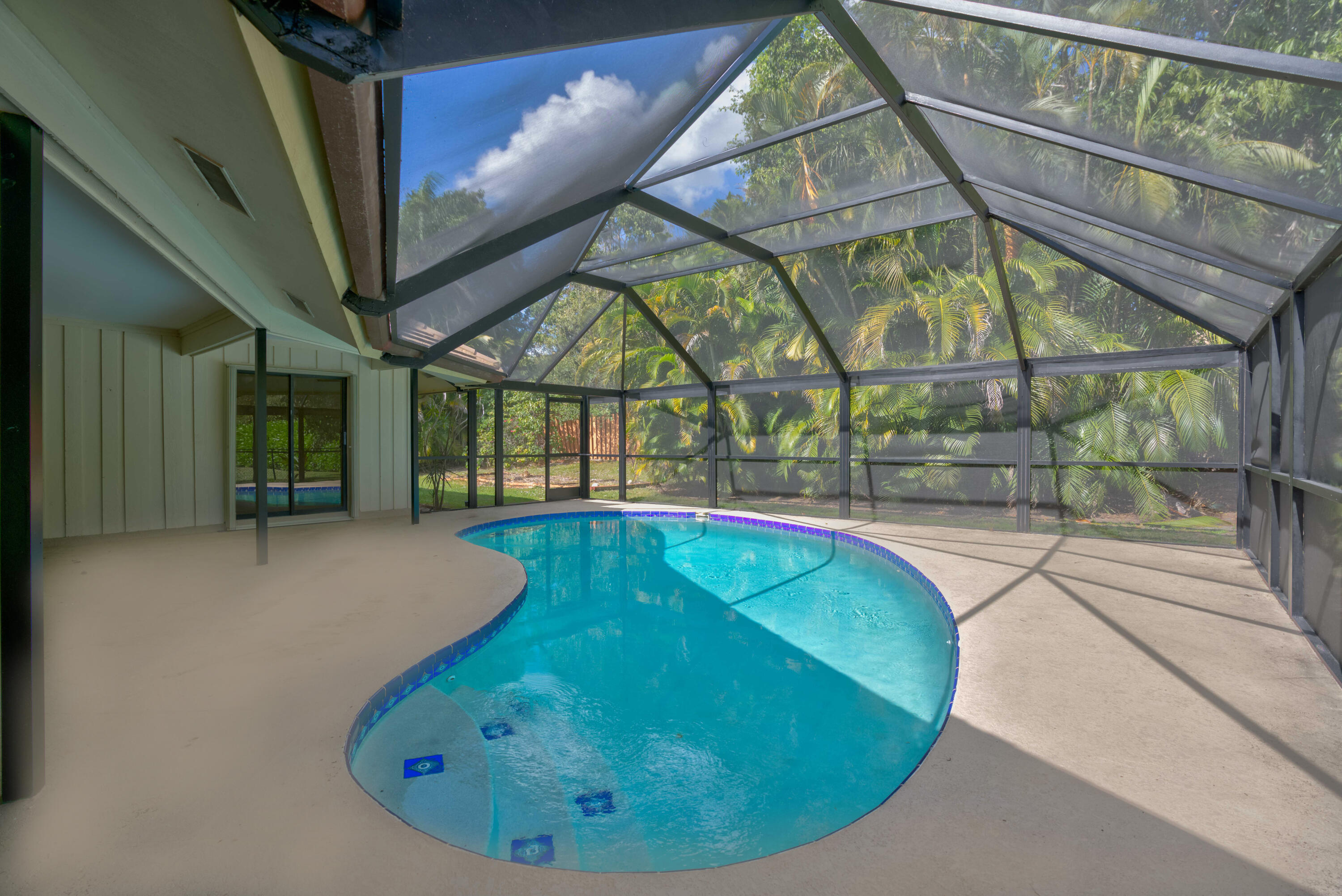 15 Dunbar Road Palm Beach Gardens, FL 33418 - Photo 40 of 45 Enclosed Pool Area