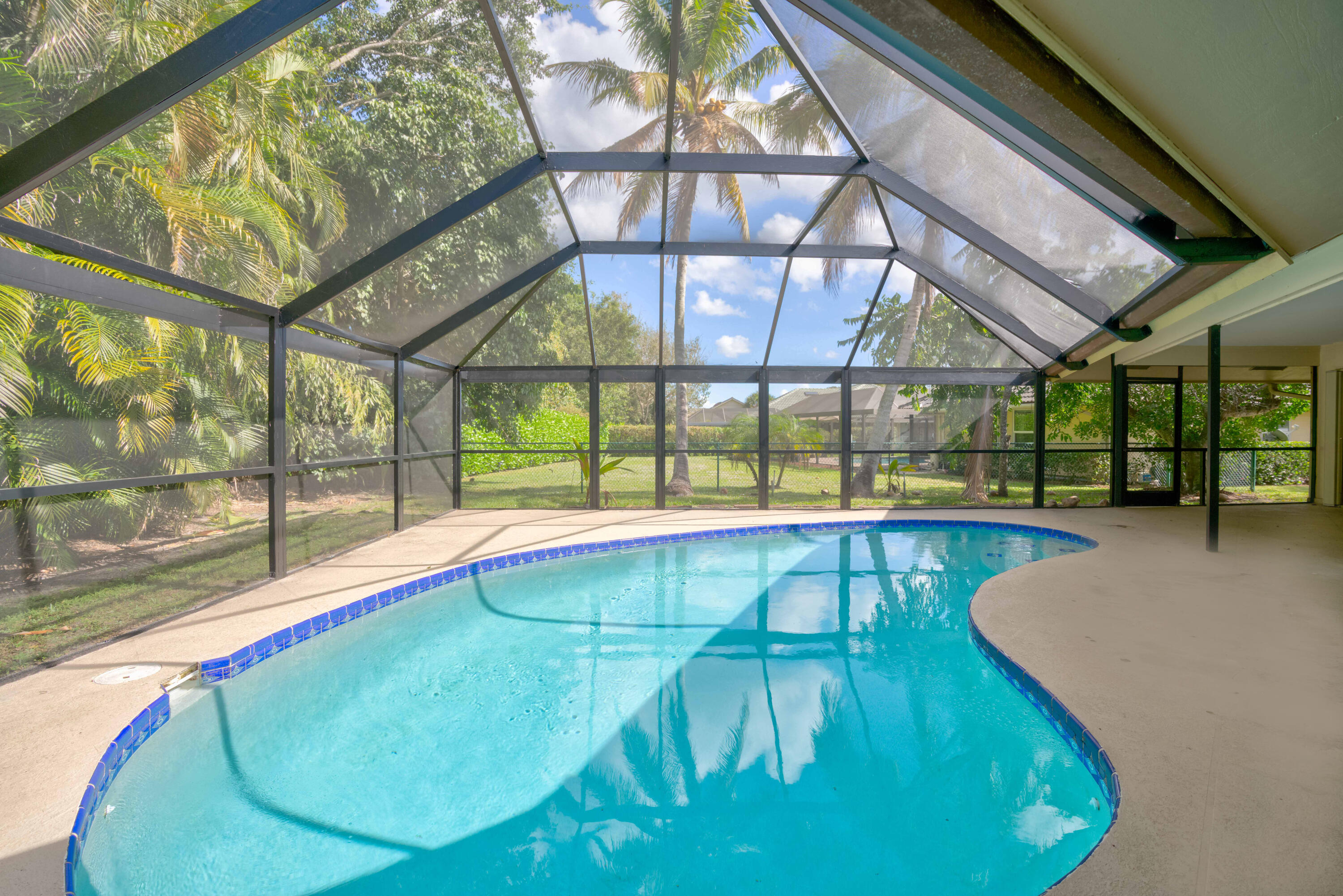 15 Dunbar Road Palm Beach Gardens, FL 33418 - Photo 41 of 45 Enclosed Pool Area