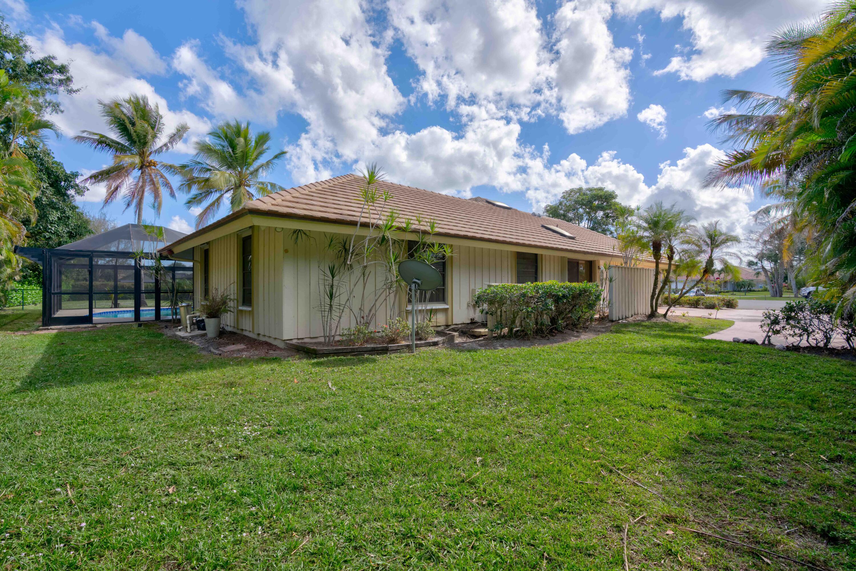 15 Dunbar Road Palm Beach Gardens, FL 33418 - Photo 43 of 45 Side/Back of Home