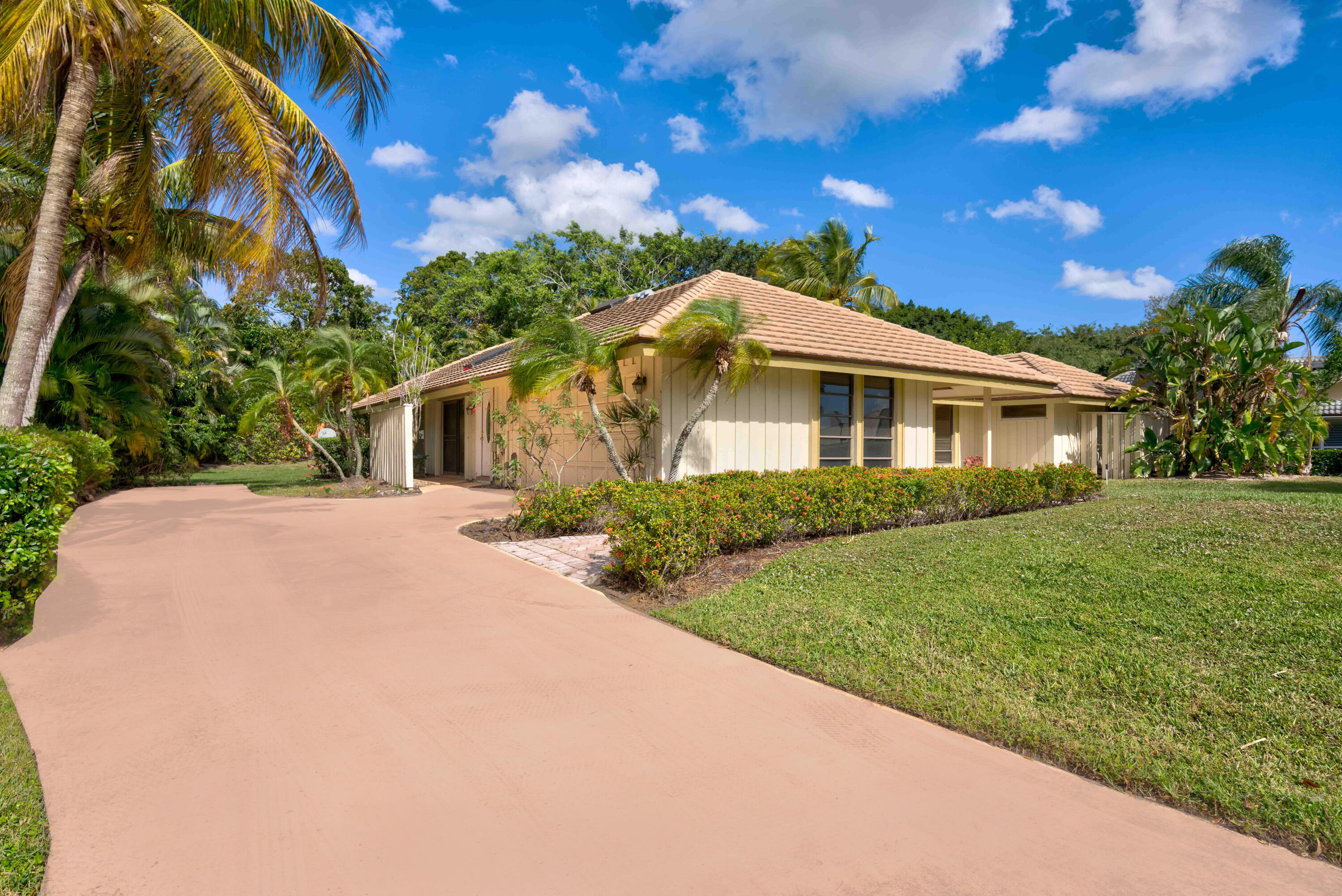 15 Dunbar Road Palm Beach Gardens, FL 33418 - Photo 45 of 45 Side Driveway