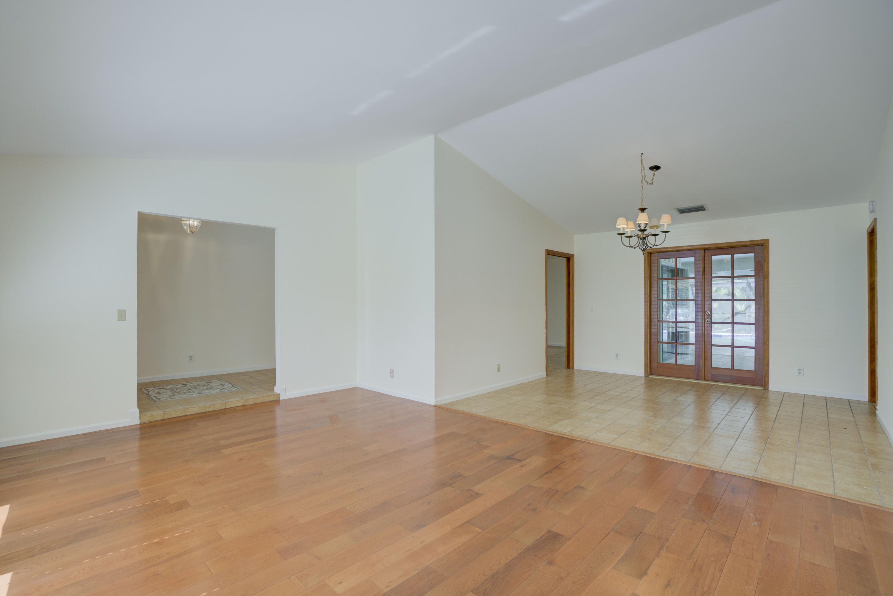 15 Dunbar Road Palm Beach Gardens, FL 33418 - Photo 6 of 45 Living/Dining Room Area