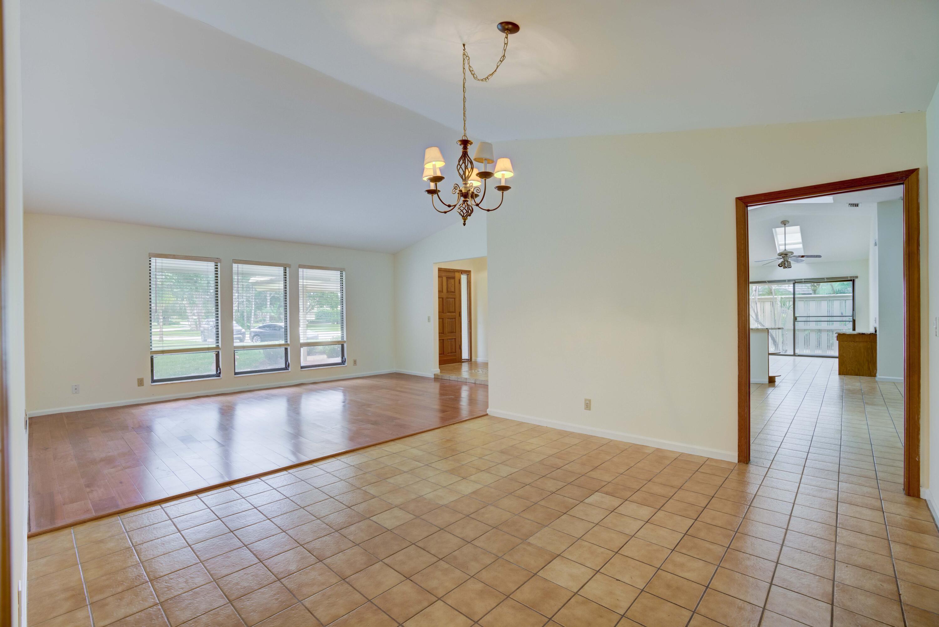 15 Dunbar Road Palm Beach Gardens, FL 33418 - Photo 8 of 45 Dining/Living Room Area