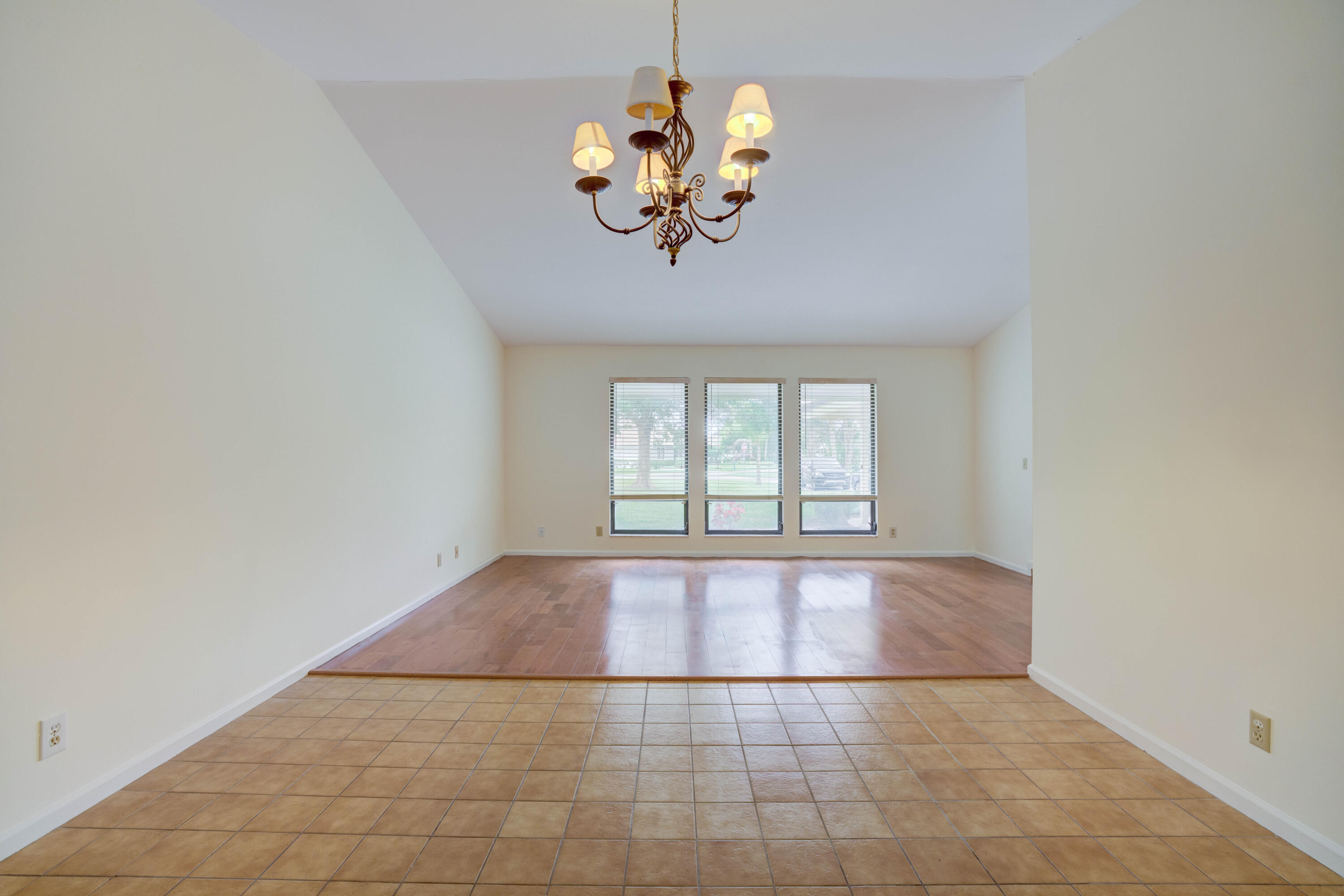 15 Dunbar Road Palm Beach Gardens, FL 33418 - Photo 9 of 45 Dining/Living Room Area