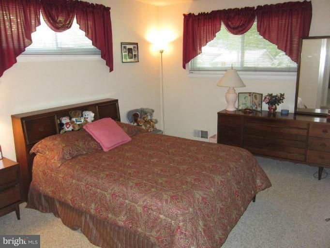 604 Lowander Lane Silver Spring, MD 20901 - Photo 10 of 30 Large bedroom #2