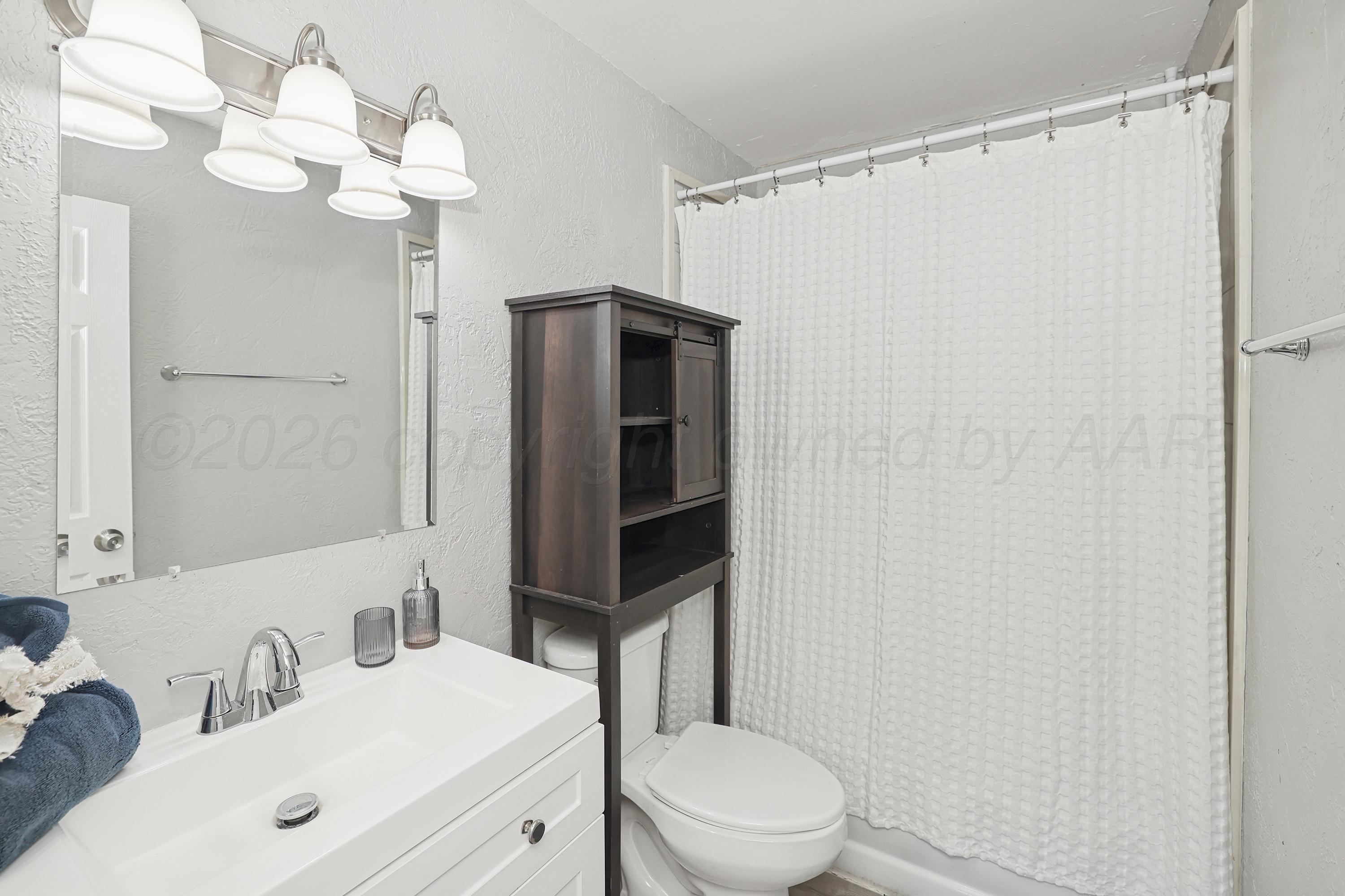 4613 South Lipscomb Street Amarillo, TX 79110 - Photo 16 of 20 16-Bathroom