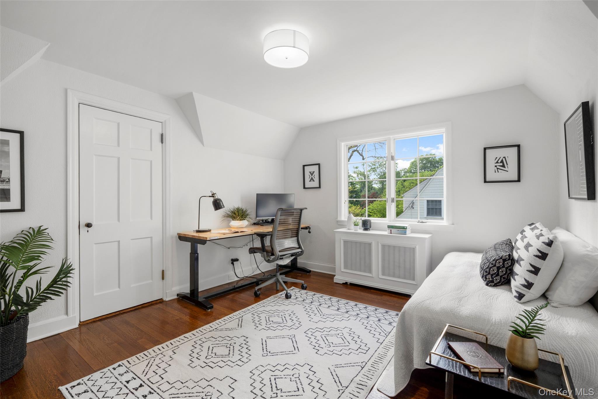 63 Rye Road Rye, NY 10580 - Photo 25 of 50 Spacious fourth bedroom is a suite, on its own floor offering privacy and flexibility.