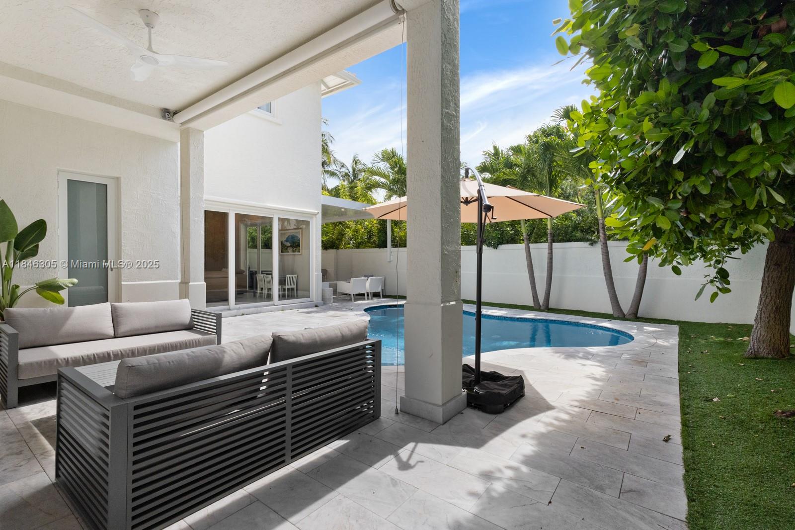 5 Coconut Lane Key Biscayne, FL 33149 - Photo 36 of 41 a living room with furniture
