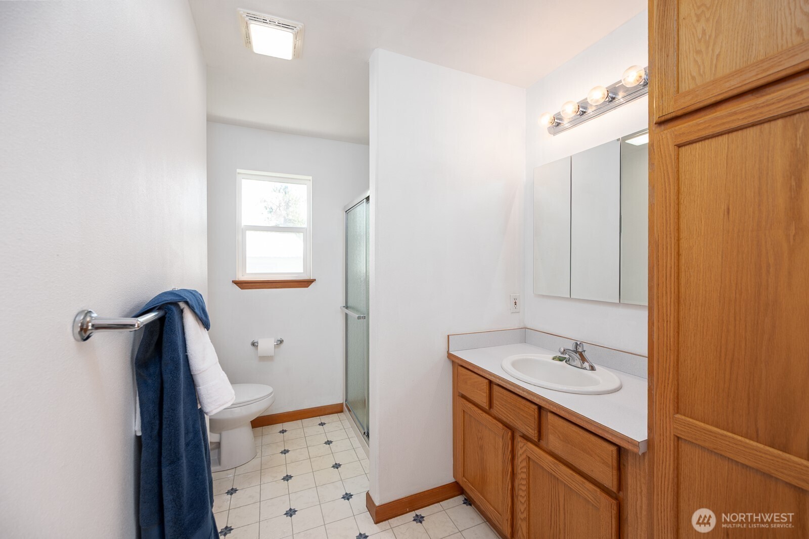2207 West Depot Springs Road Spangle, WA 99031 - Photo 13 of 26 a bathroom with a sink a mirror and a shower