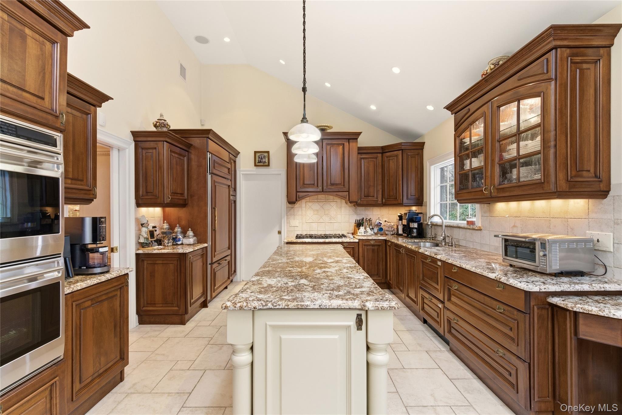 1017 Friendly Road Oyster Bay, NY 11771 - Photo 13 of 31