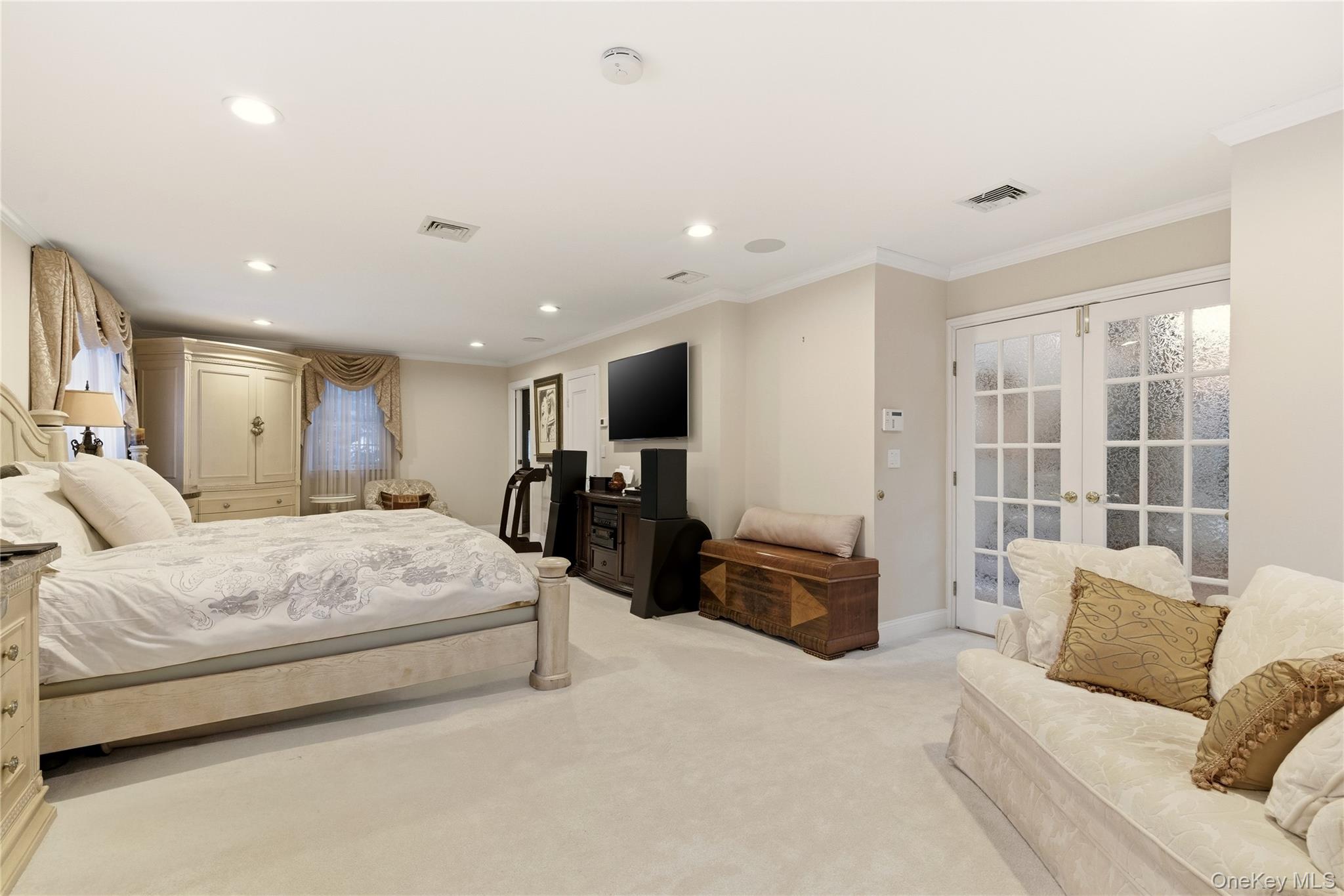 1017 Friendly Road Oyster Bay, NY 11771 - Photo 17 of 31