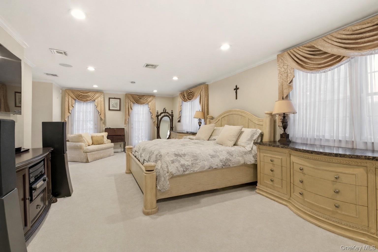 1017 Friendly Road Oyster Bay, NY 11771 - Photo 18 of 31