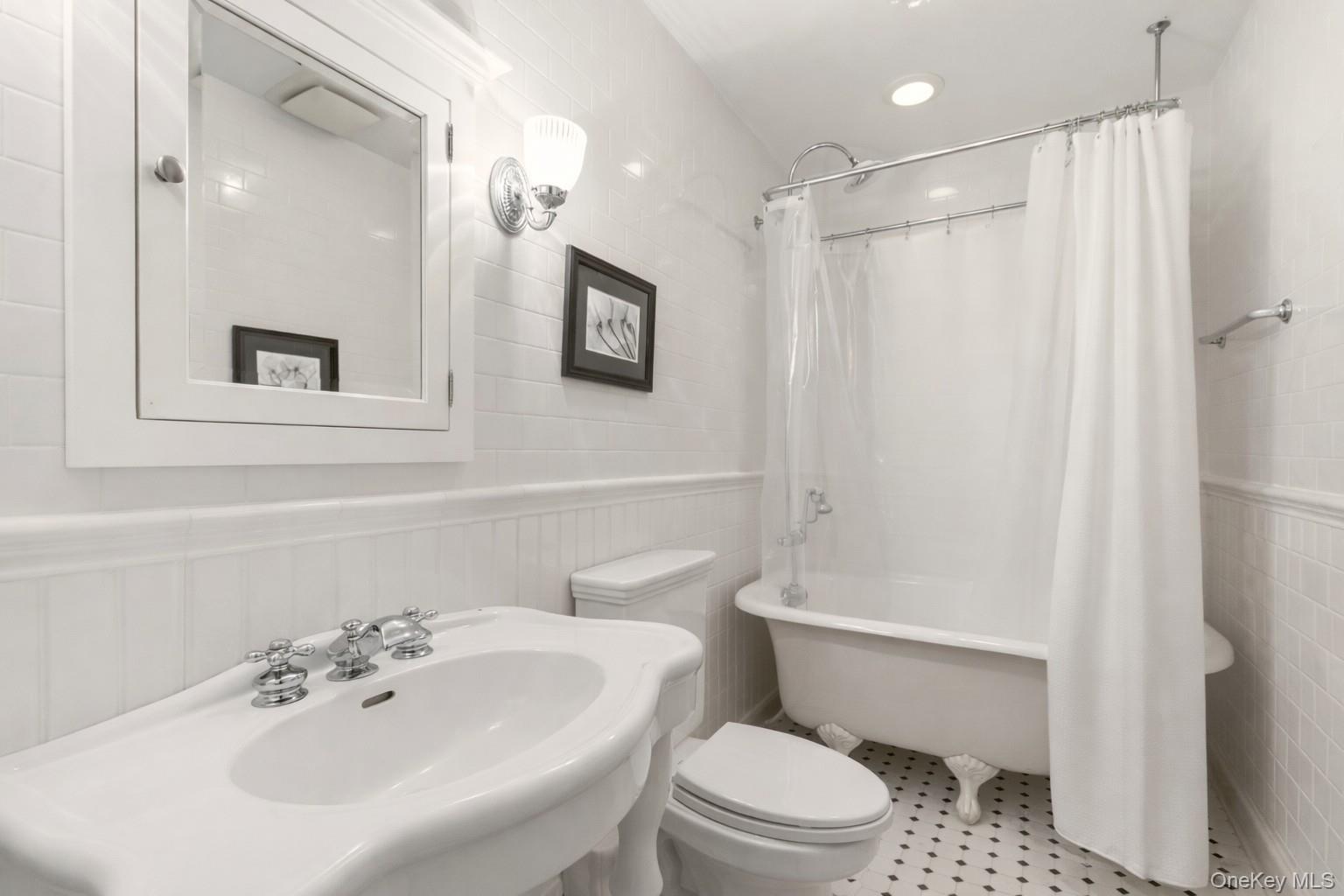 1017 Friendly Road Oyster Bay, NY 11771 - Photo 23 of 31