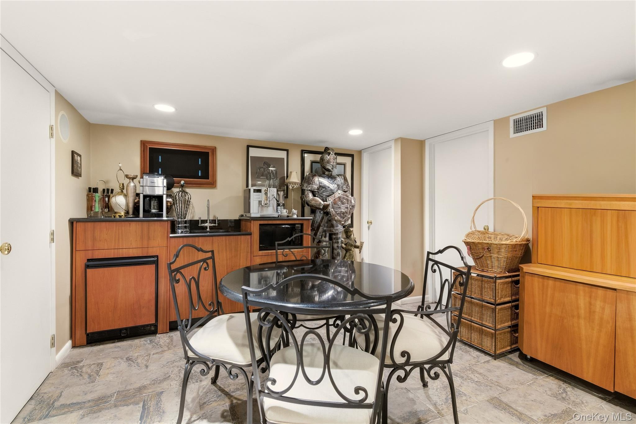 1017 Friendly Road Oyster Bay, NY 11771 - Photo 26 of 31