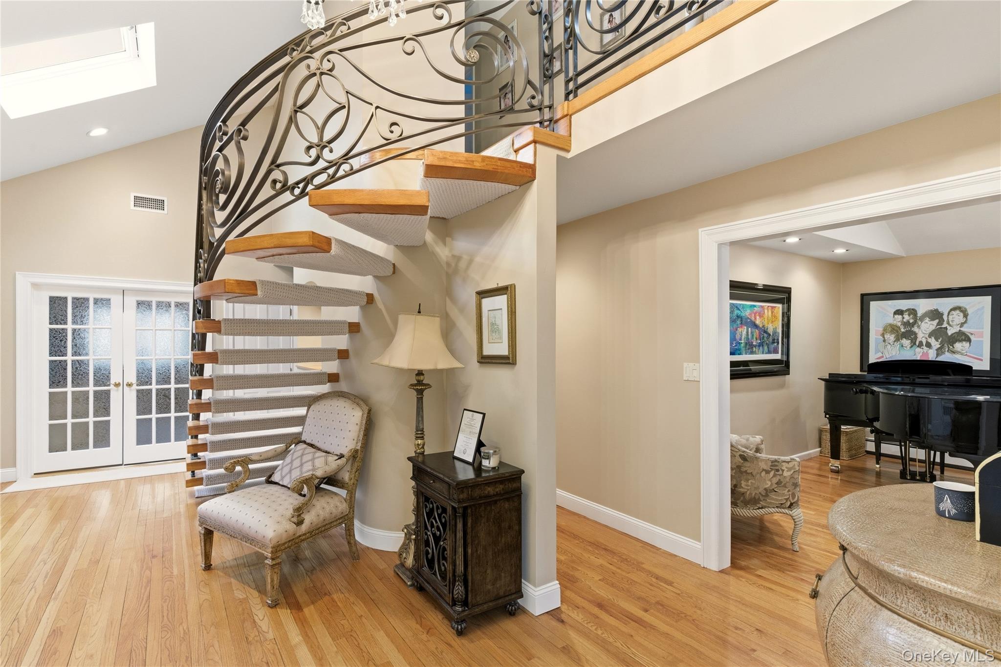 1017 Friendly Road Oyster Bay, NY 11771 - Photo 3 of 31