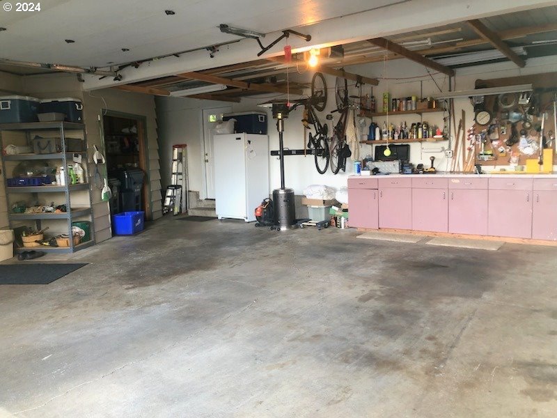 3055 Charnelton Street Eugene, OR 97405 - Photo 36 of 45 a view of parking area