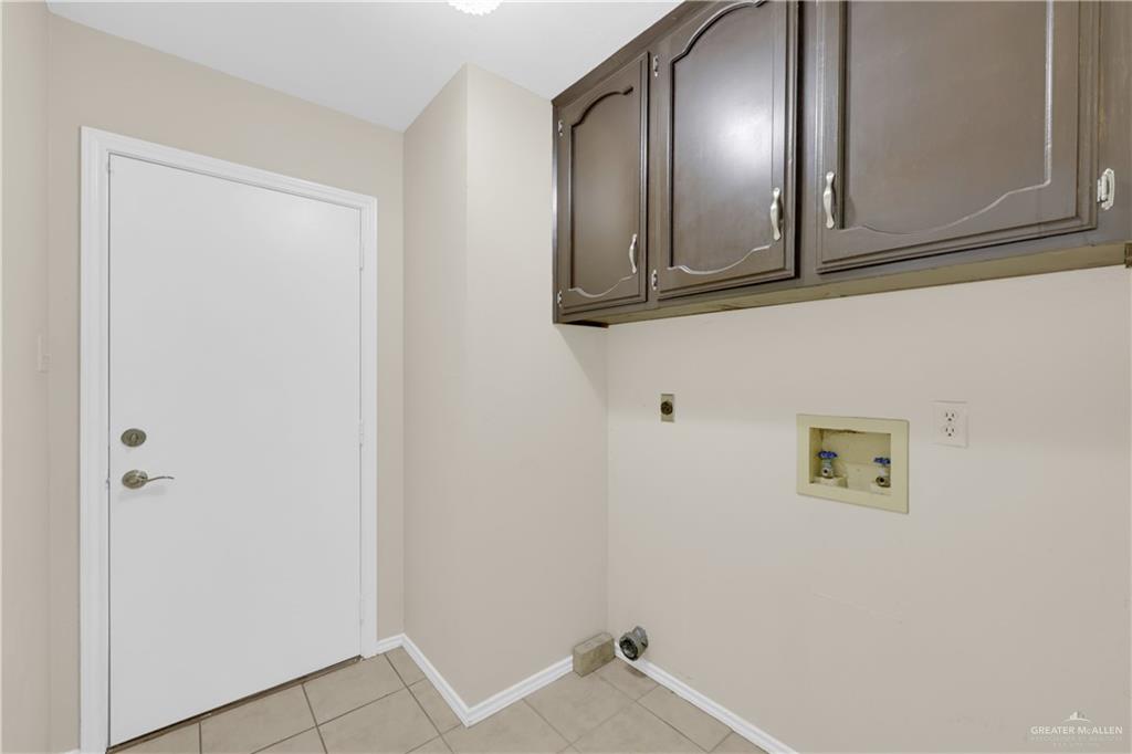 2401 South Jackson Road, Unit 9 Pharr, TX 78577 - Photo 14 of 17 a view of a hallway
