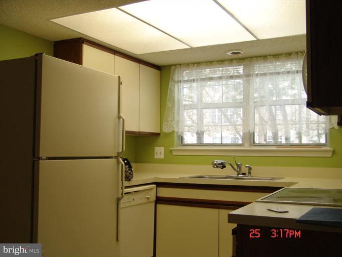 12016 Golf Ridge Court, Unit 101 Fairfax, VA 22033 - Photo 6 of 9 Kitchen #2