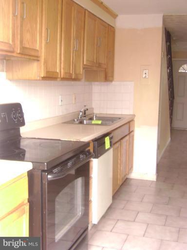 7600 Burnside Road Hyattsville, MD 20785 - Photo 5 of 7 Kitchen