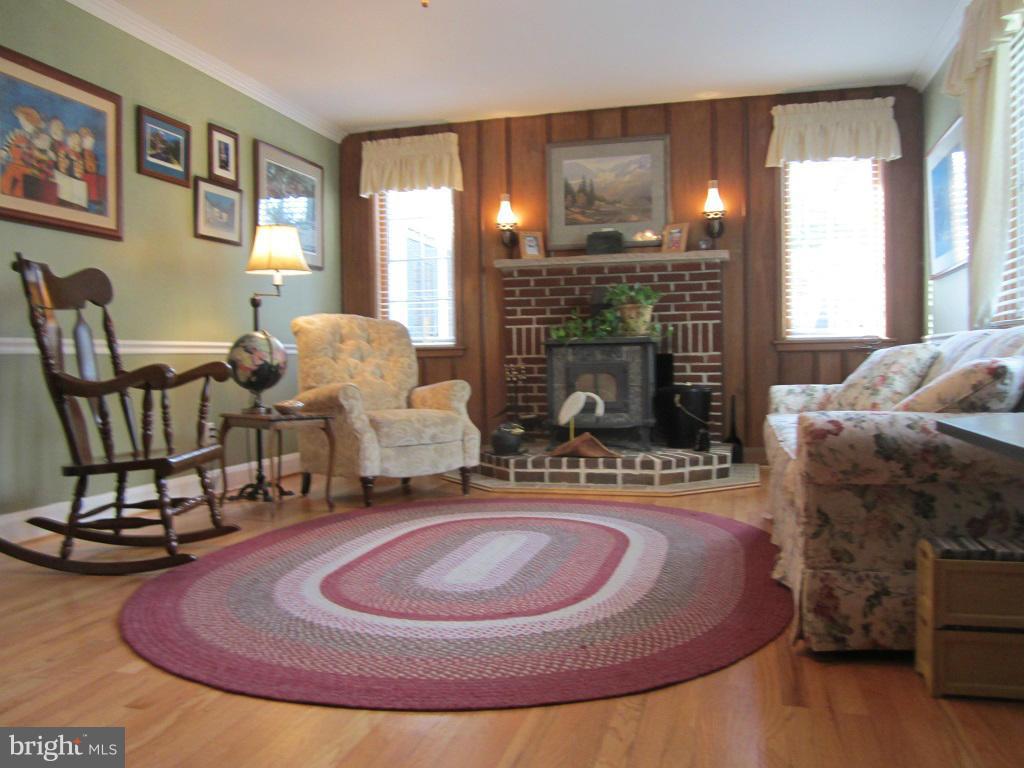 3330 Nicholson Road Westminster, MD 21157 - Photo 7 of 30 Living Room