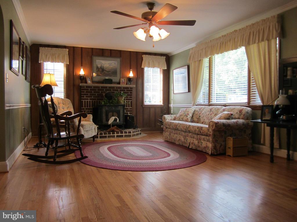3330 Nicholson Road Westminster, MD 21157 - Photo 8 of 30 Living Room