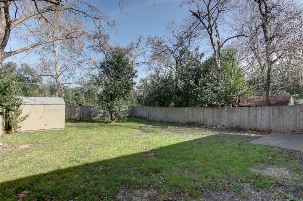 913 North 32nd Street Waco, TX 76707 - Photo 10 of 12 a view of a backyard