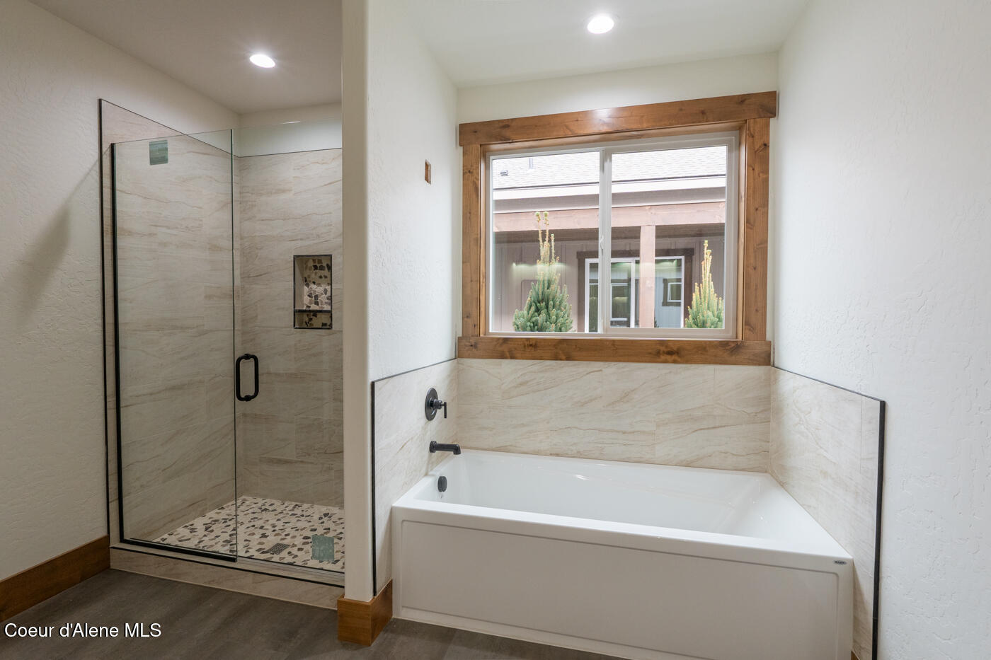 137 Backtrack Road Sandpoint, ID 83864 - Photo 17 of 31 master bathroom