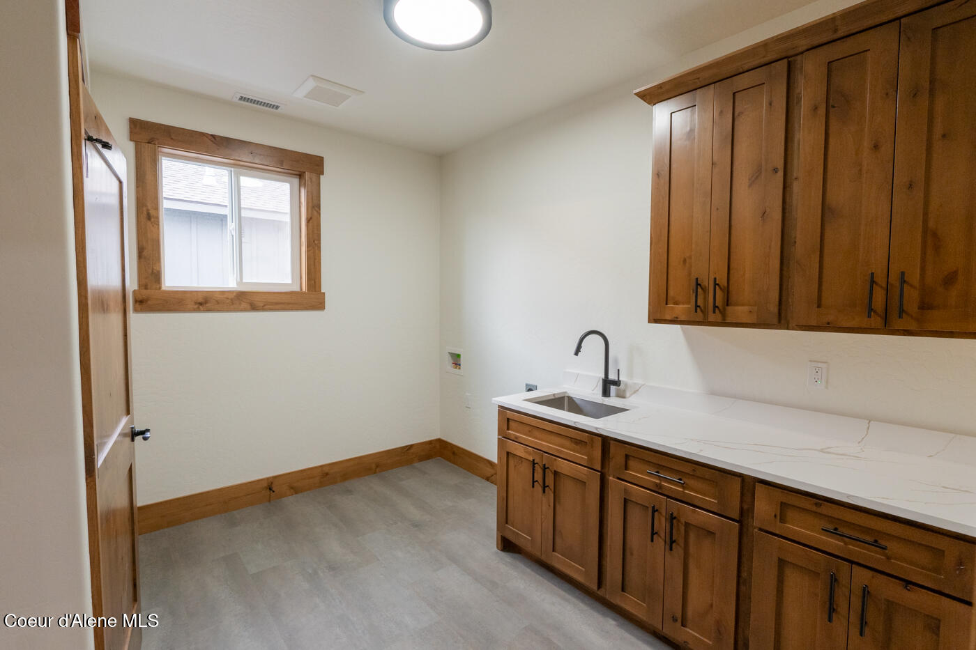 137 Backtrack Road Sandpoint, ID 83864 - Photo 22 of 31 large laundry room