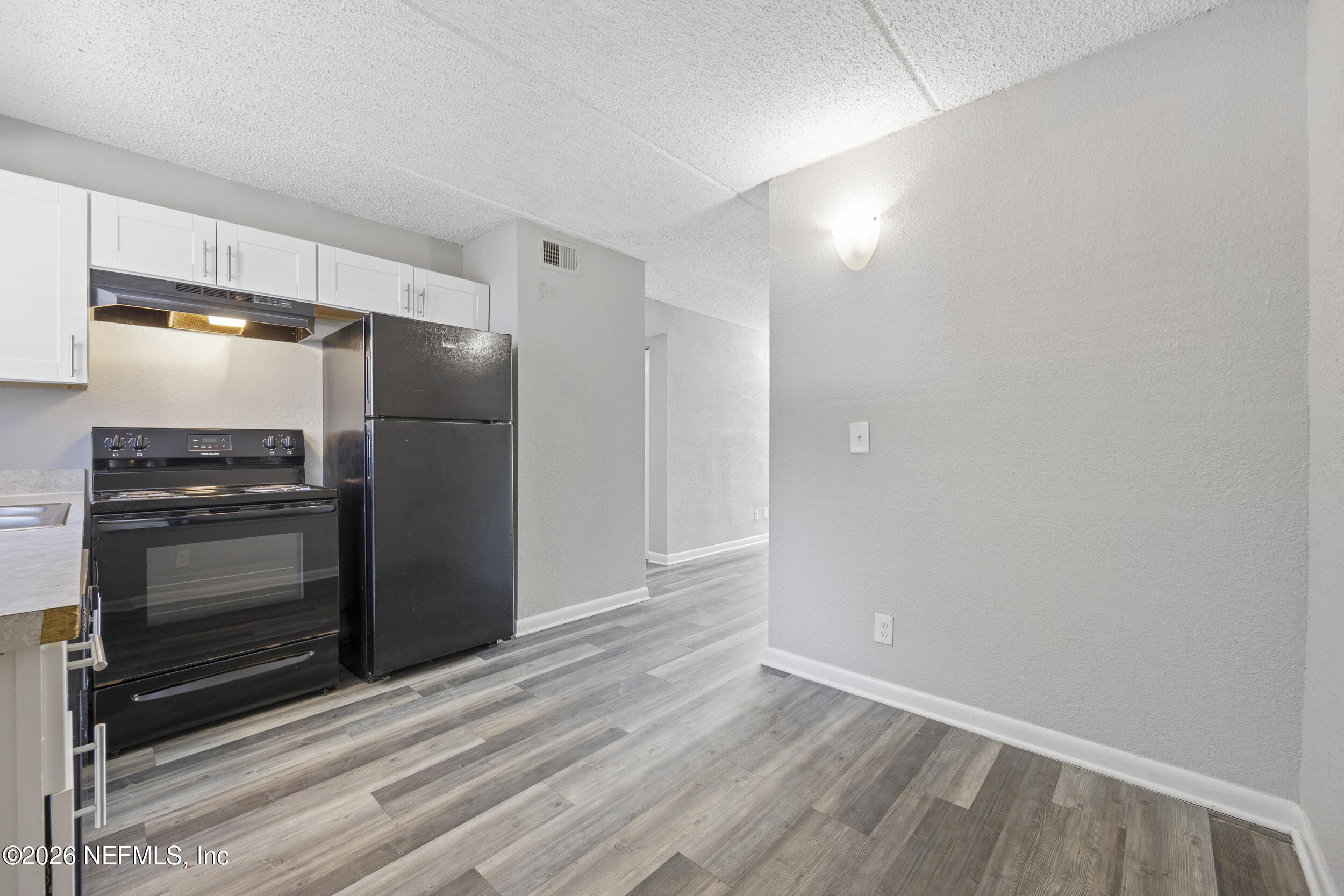 2943 Spring Park Road Jacksonville, FL 32207 - Photo 5 of 33 5