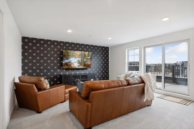 $7,500 | 870 Mount Curve Boulevard, Unit L, St. Paul, MN 55116