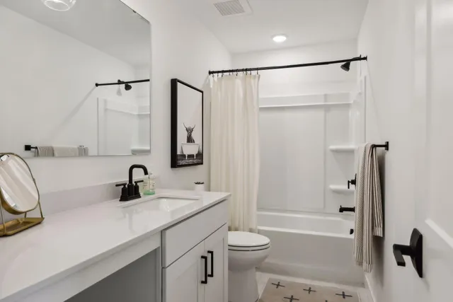 $7,500 | 870 Mount Curve Boulevard, Unit L, St. Paul, MN 55116