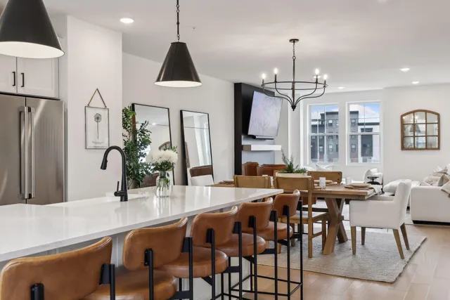 $7,500 | 870 Mount Curve Boulevard, Unit L, St. Paul, MN 55116