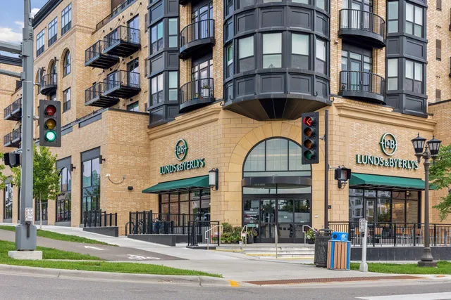 $7,500 | 870 Mount Curve Boulevard, Unit L, St. Paul, MN 55116