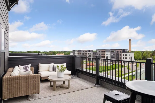 $7,500 | 870 Mount Curve Boulevard, Unit L, St. Paul, MN 55116