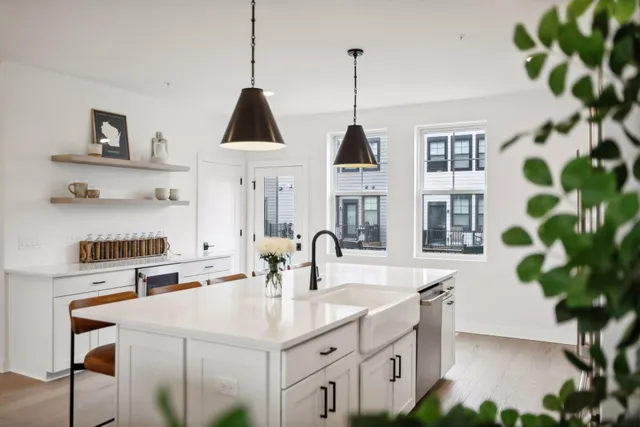 $7,500 | 870 Mount Curve Boulevard, Unit L, St. Paul, MN 55116